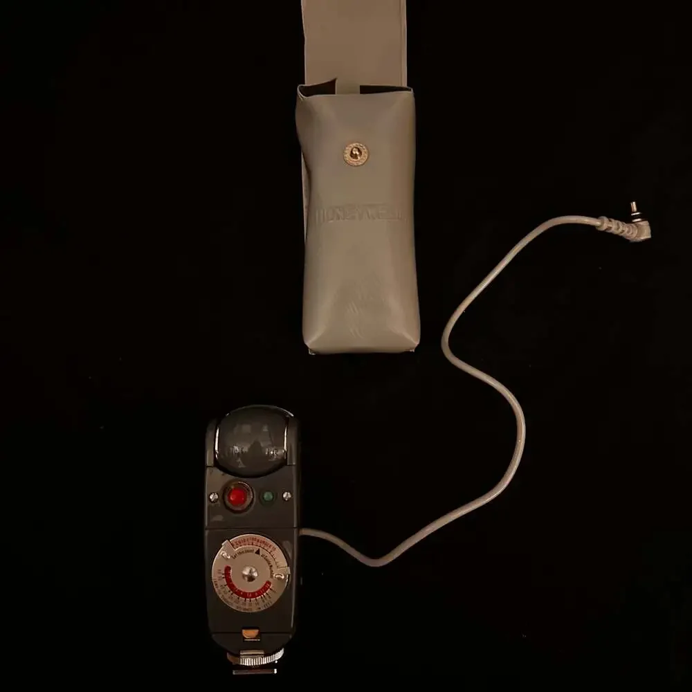 Vintage Honeywell Tilt-A-Mite Folding Fan Camera Flash with Case Vintage Honeywe